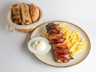 Punjena vješalica u slanini