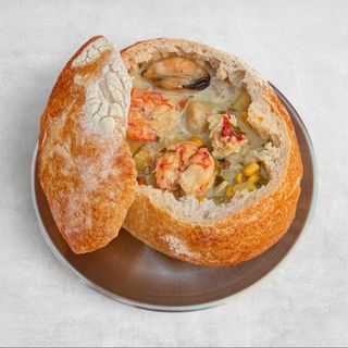 Chowder s morskim plodovima i jastogom