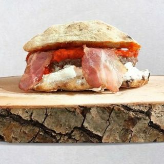 Lepinja ajvar bacon burger