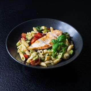 Pesto salata s piletinom