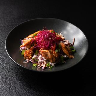 Salata s lososom i chilli preljevom