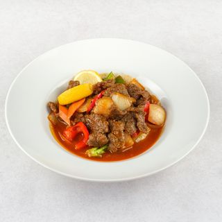 Tajlandska junetina s crvenim curryjem 563