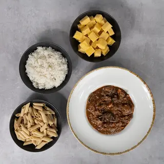 Gulaš od jelena + prilog po izboru