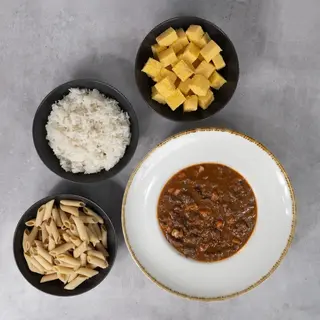 Juneći gulaš + prilog po izboru