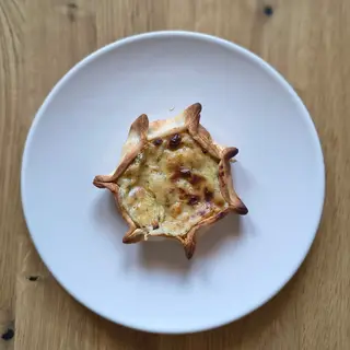 Empanada s lukom
