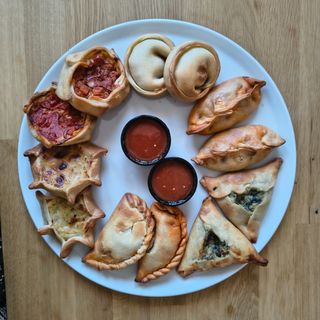 Empanada box 12 miješano