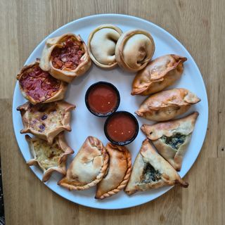 Empanada box 12 vegetarian
