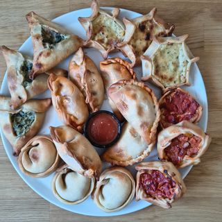 Empanada box 18 mješano