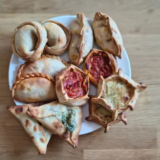 Empanada box 18 vegetarian