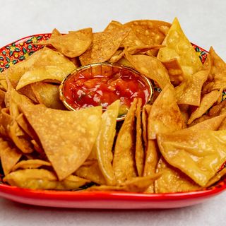 Nachos snack con salsa