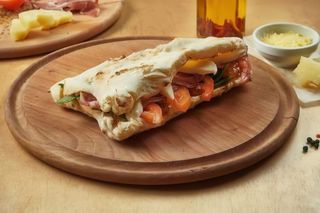 Panuozzo polpette e mozzarella