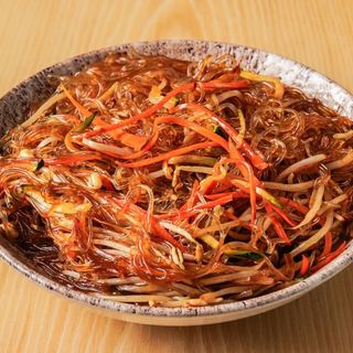 Spaghettini di soia saltati con verdure