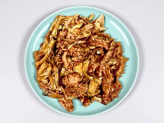 Vitello con carciofi.