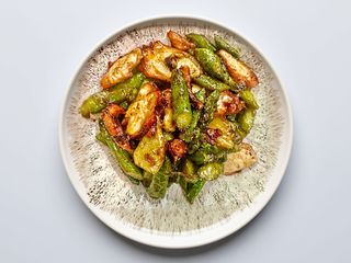 Polpo saltato con asparagi 