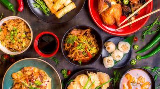 Spaghetti di soia con carne e verdure