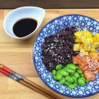 Pokè salmone venere