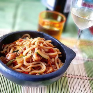 74 Spaghetti Udon con Frutti di Mare, Uova e Verdure