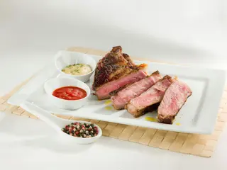 84 Tagliata di Manzo in Salsa Piccante