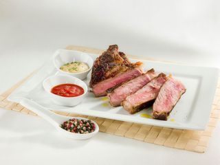 84 Tagliata di Manzo in Salsa Piccante