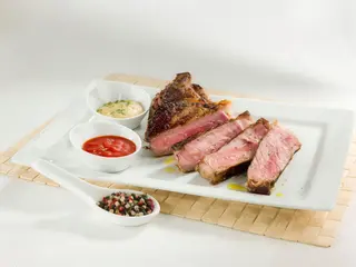 85 Tagliata di Manzo con Salsa al Pepe Nero