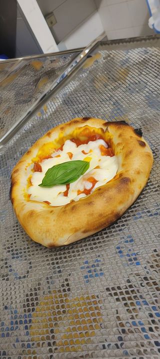 Pizza Margherita alla provola