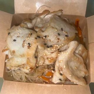 18. Chaufan saltati con pollo