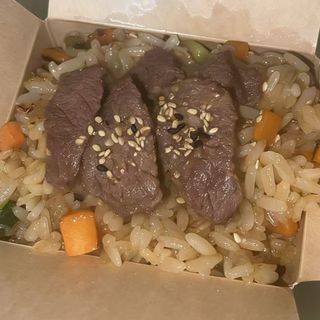 19. Chaufan saltati con manzo