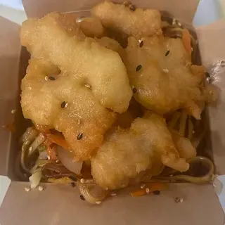 13. Noodles saltati con pollo fritto