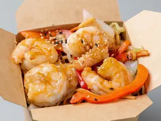 16. Noodles saltati con misto mare