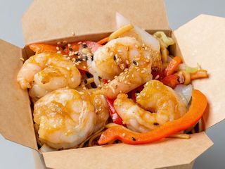 16. Noodles saltati con misto mare