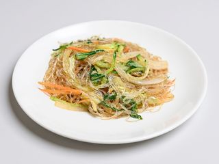 22. Spaghetti di soia saltati con verdure