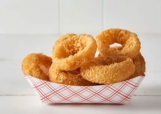 Anelli di cipolla pastellati