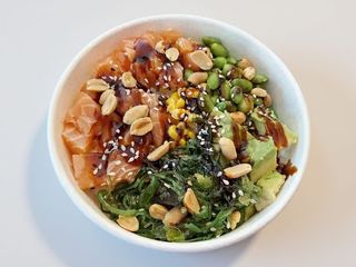 Poke bowl salmon