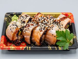 Black saketataki roll