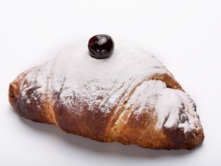 Cornetto leccese crema e amarena