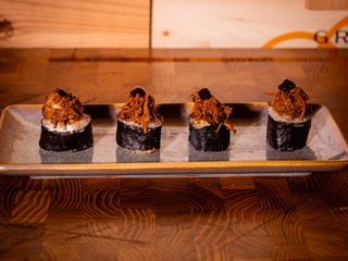Sushi di pulled pork in salsa barbecue