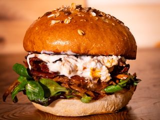 BOX PULLED PORK BURGER - PATATINE - BIBITA