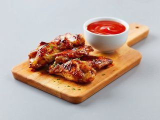 Alette di Pollo ed Insalata