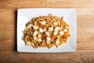 Udon verdure e pollo