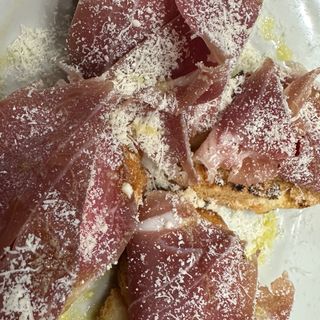 Bruschette Crudo e grana padano 