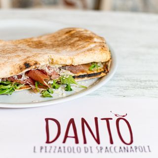 Panuozzo con salsiccia, friarielli e provola affumicata