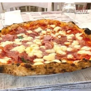 La Praga pizza con il prosciutto cotto 