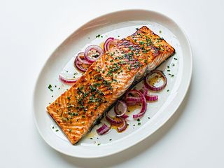 Filetto di salmone al forno con cipolle di tropea
