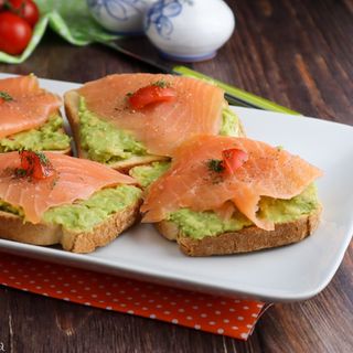 Toast Avocado e Salmone