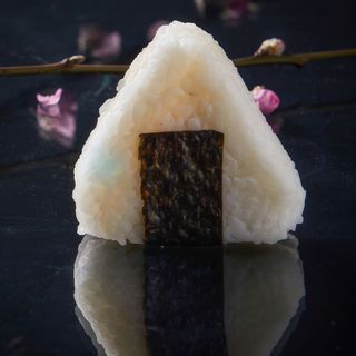 22. Onigiri Salmone Grigliato