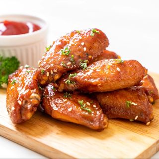 101. Alette di pollo fritto.