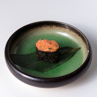 70. Gunkan sake spicy