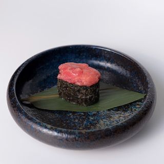 71. Gunkan tuna