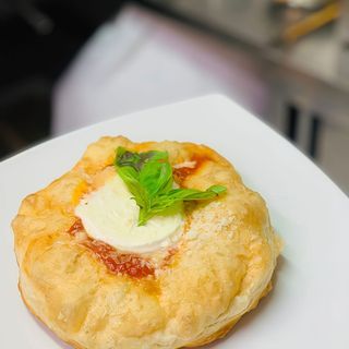 Montanare con Pomodoro, Mozzarella e Basilico