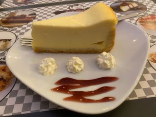 N. Y. Cheesecake ricoperta di topping ai frutti di bosco